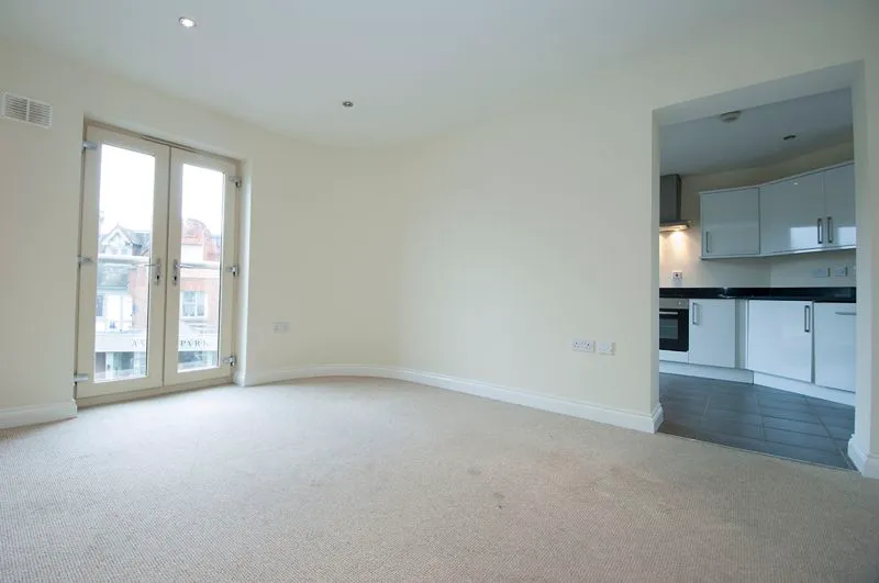Ashley Park Road, Walton-On-Thames KT12 1JP, photo 3