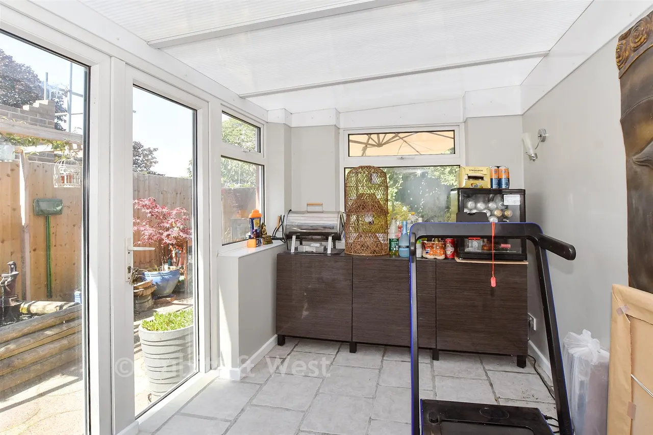 Povey Cross Road, Horley, RH6, photo 7