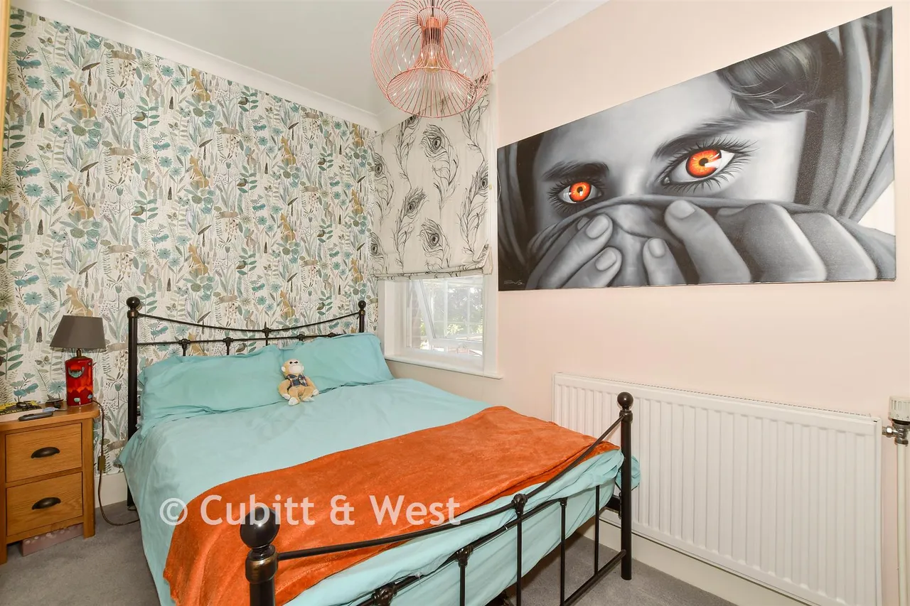 Povey Cross Road, Horley, RH6, photo 9