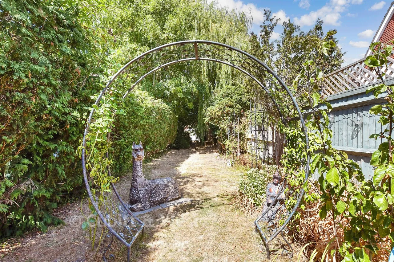 Povey Cross Road, Horley, RH6, photo 13