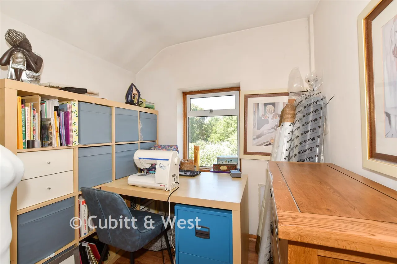 Povey Cross Road, Horley, RH6, photo 11