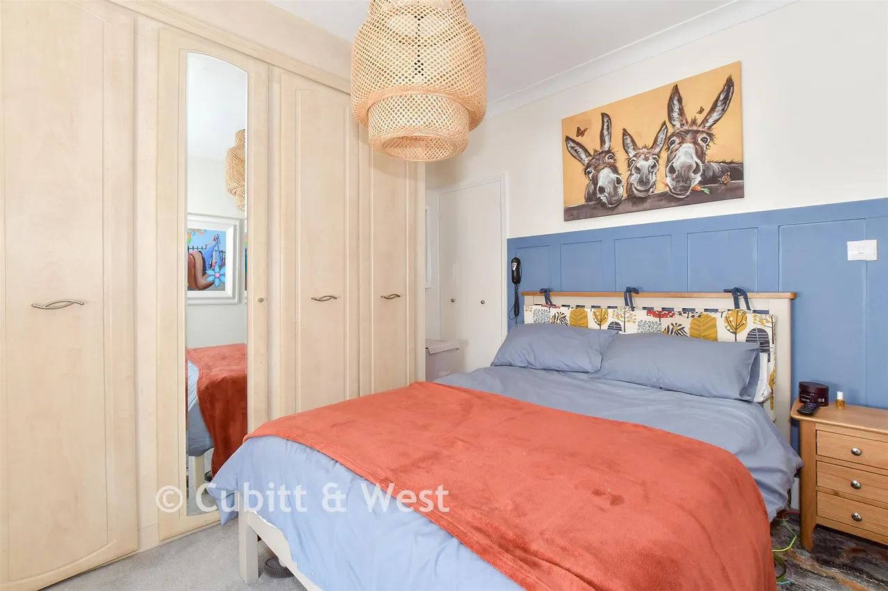 Povey Cross Road, Horley, RH6, photo 8