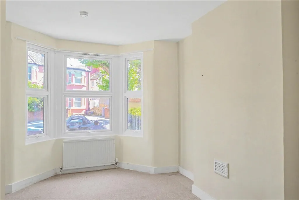 Bruce Road, London, photo 3