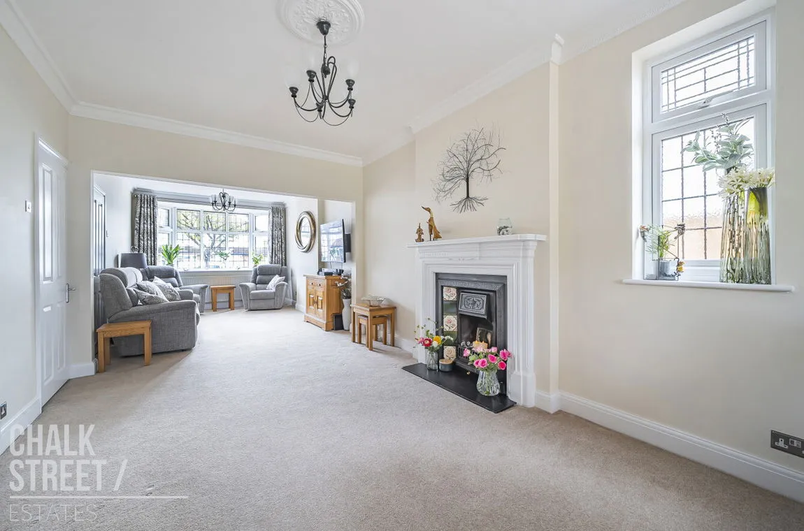 Dee Way, Rise Park, Romford, Greater London, RM1 4XA, photo 3