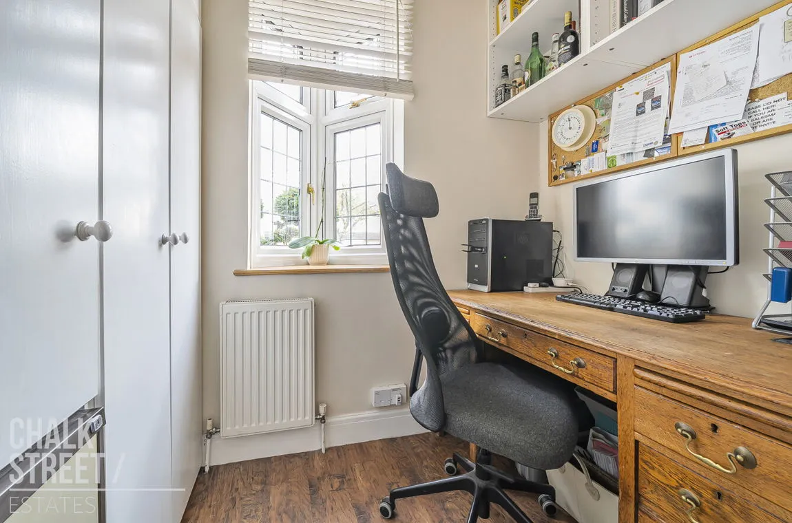 Dee Way, Rise Park, Romford, Greater London, RM1 4XA, photo 10