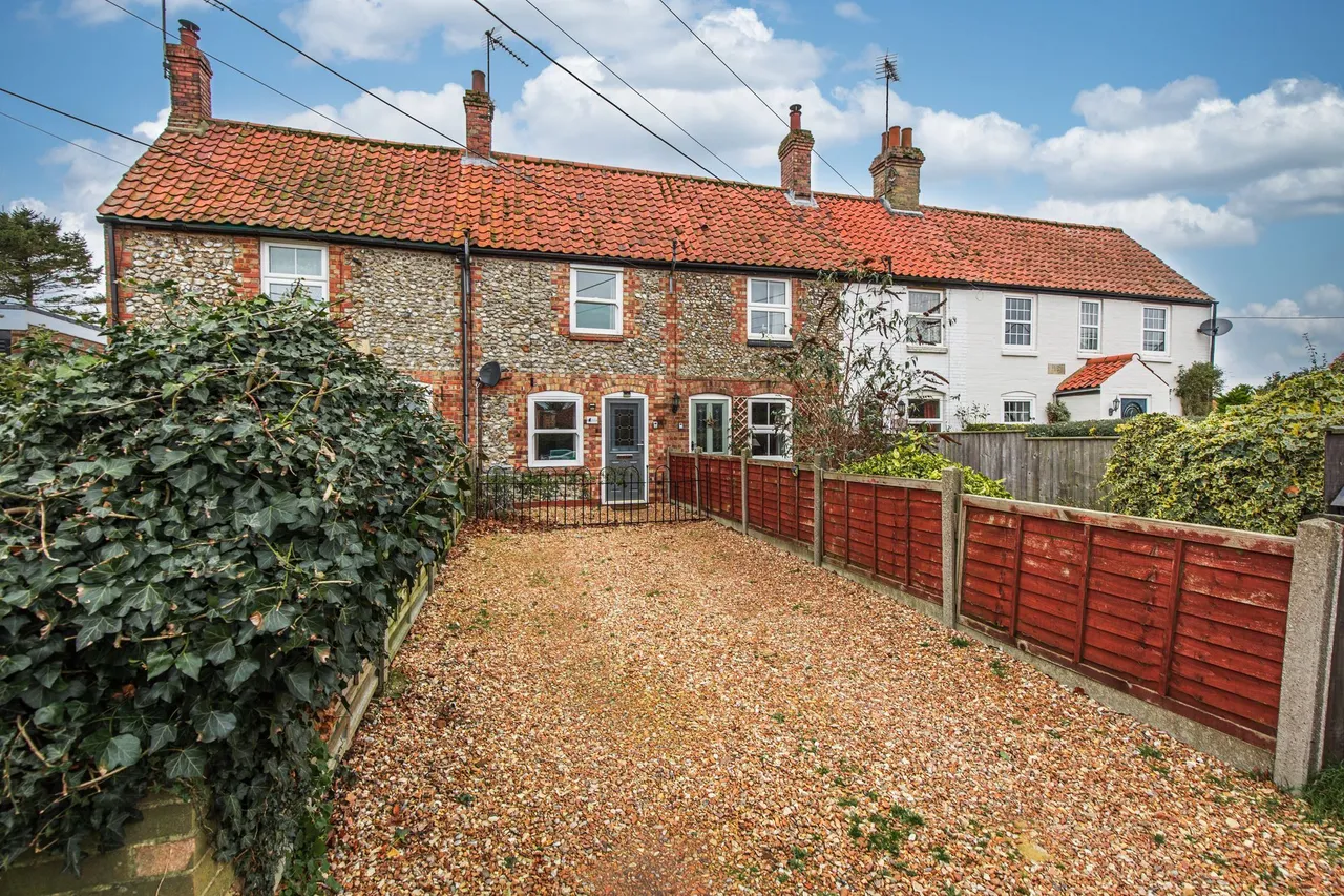 2 bed house for sale, Cosy Two Bedroom Character Cottage in