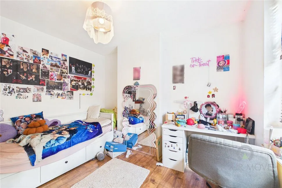 Symington Street, St James, NN5, photo 8