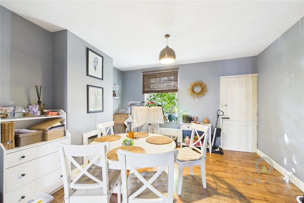 Symington Street, St James, NN5, photo 3