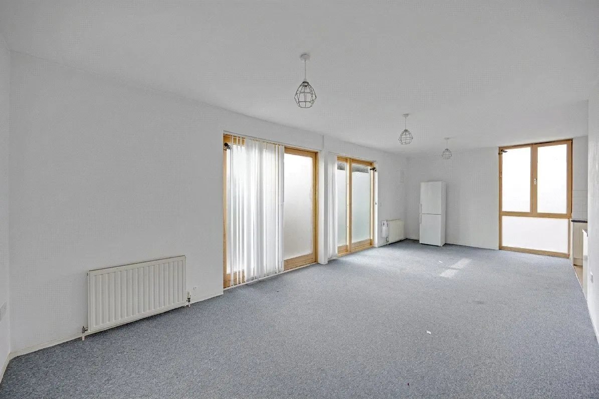 2 bed flat for sale, Evelyn Road, London, E16