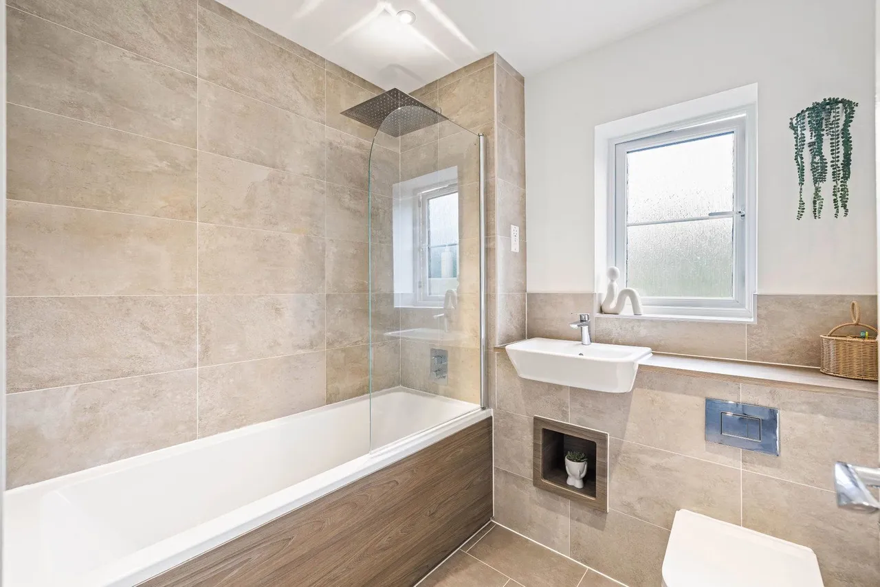 Kilnwood Avenue, Haywards Heath, photo 12