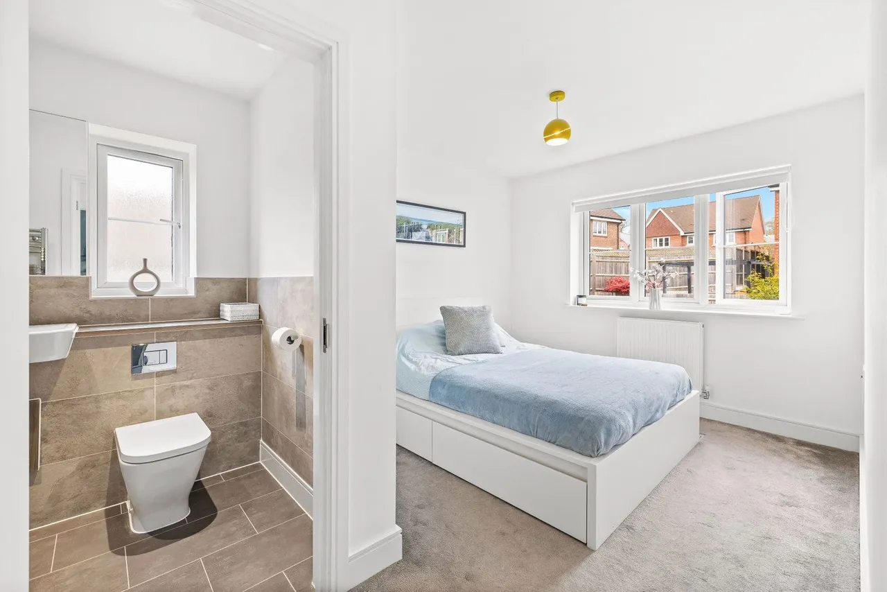 Kilnwood Avenue, Haywards Heath, photo 9