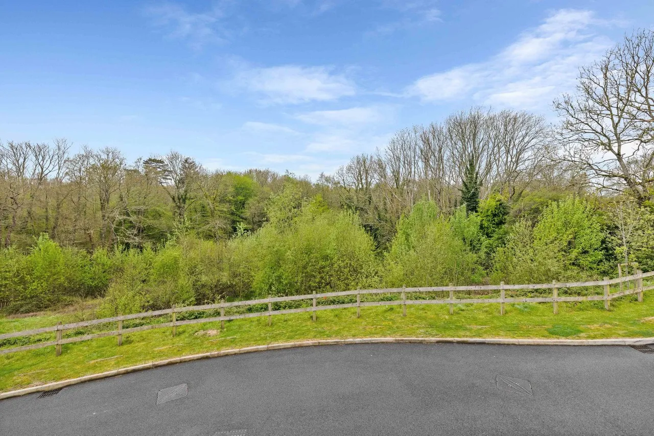 Kilnwood Avenue, Haywards Heath, photo 18
