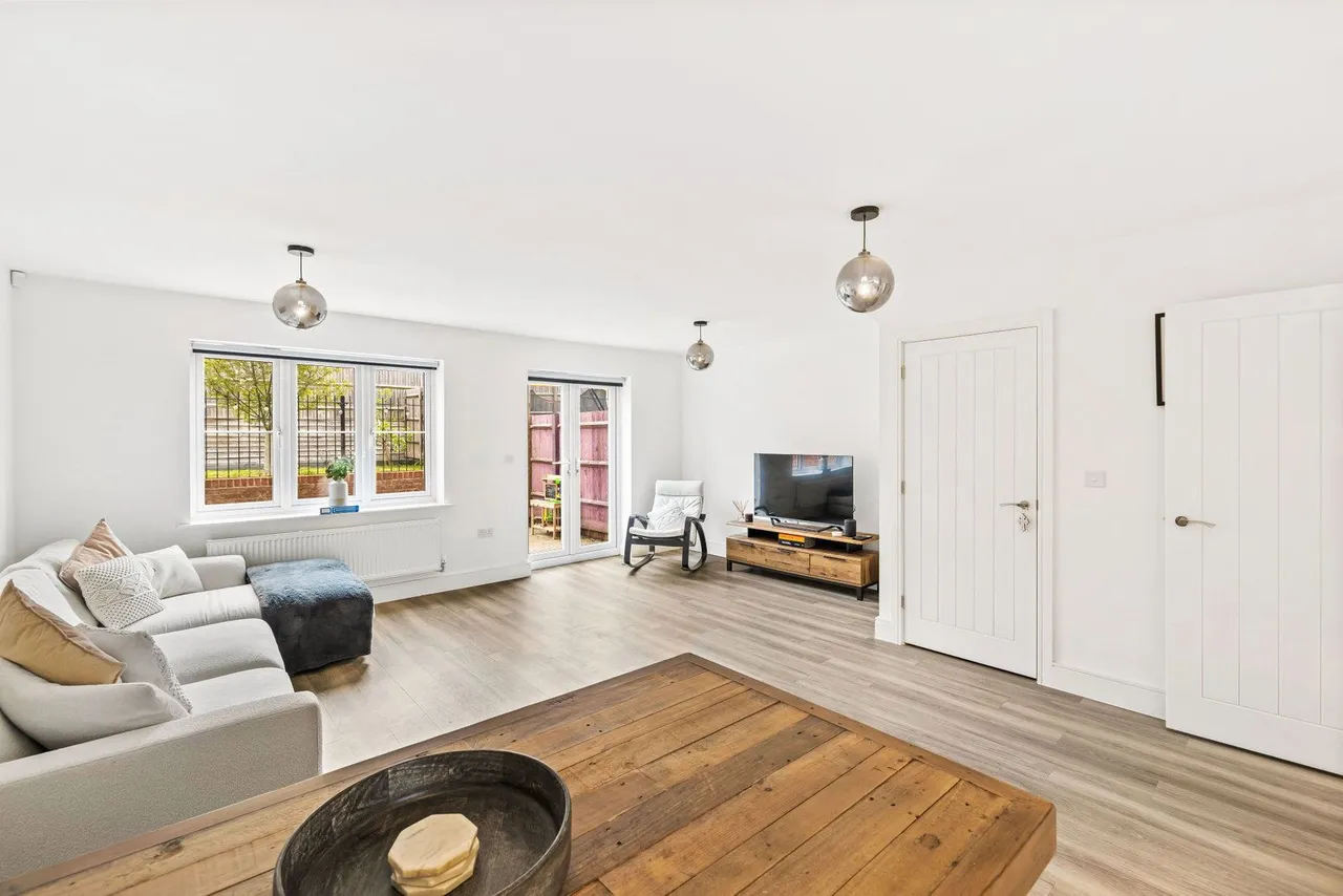 Kilnwood Avenue, Haywards Heath, photo 3