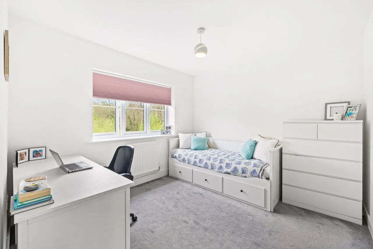 Kilnwood Avenue, Haywards Heath, photo 11