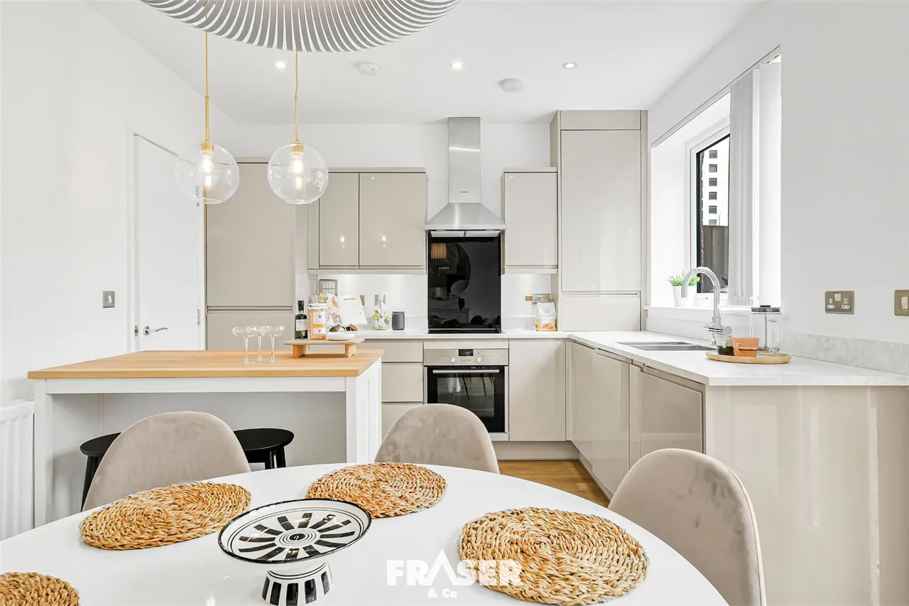 4 bed house for sale, Reynard Way, Brentford, TW8