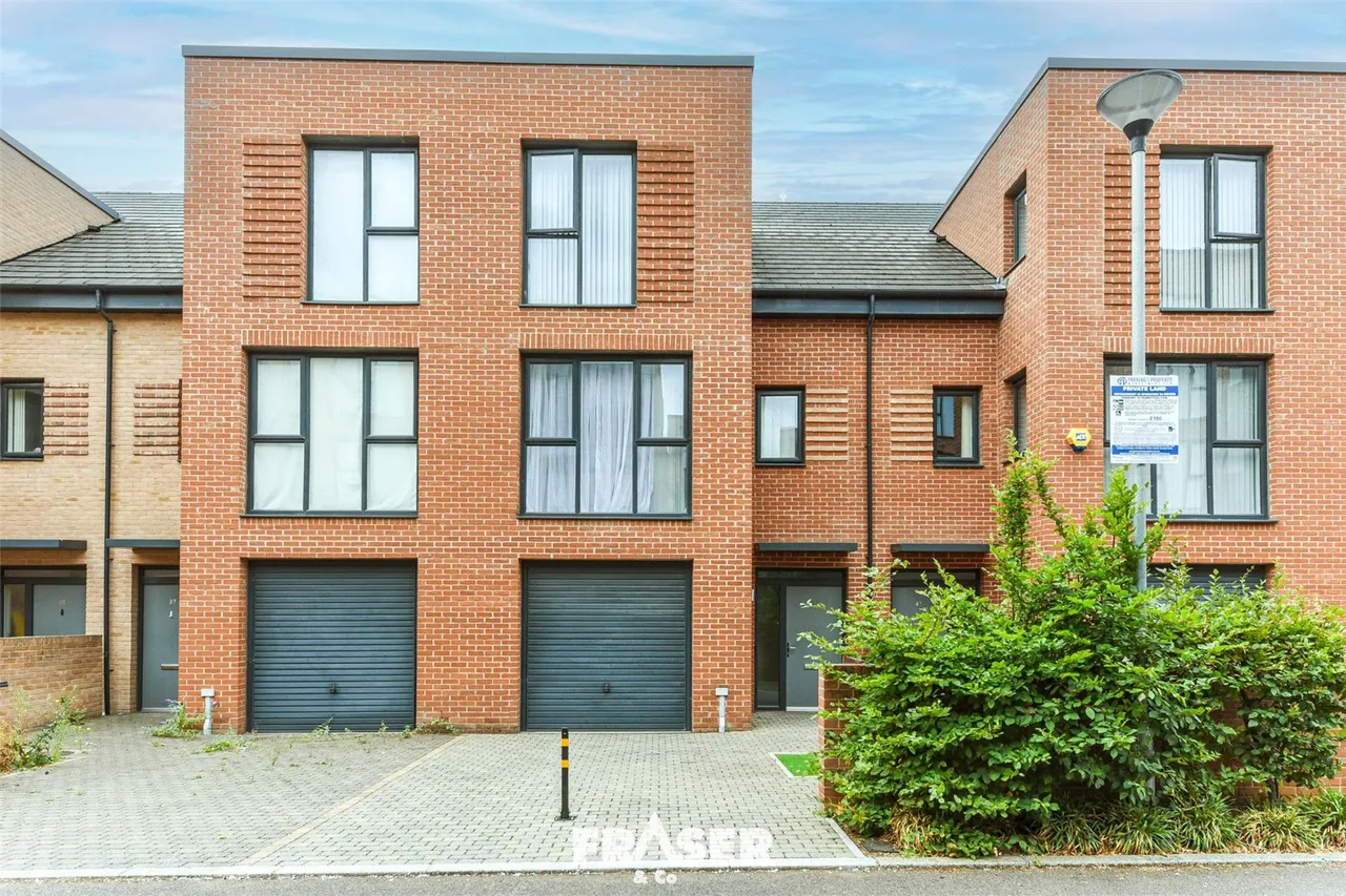 Reynard Way, Brentford, TW8, photo 2