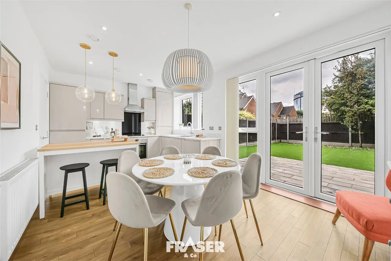 Reynard Way, Brentford, TW8, photo 3