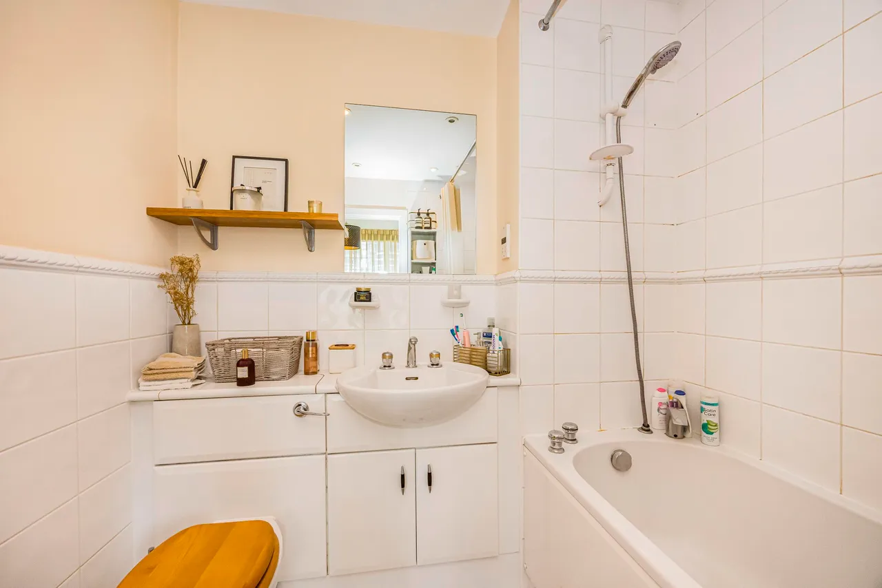 London, E14 5GA, photo 10