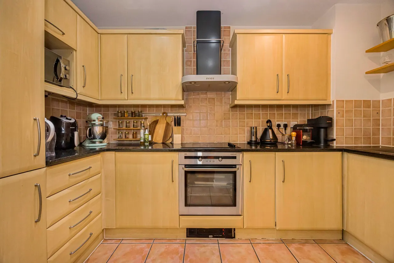 London, E14 5GA, photo 3