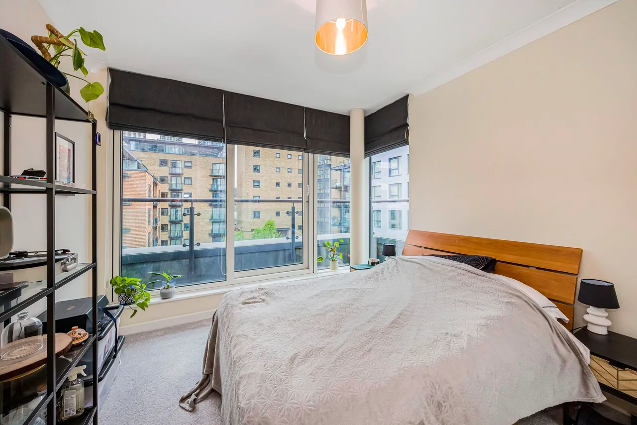 London, E14 5GA, photo 11