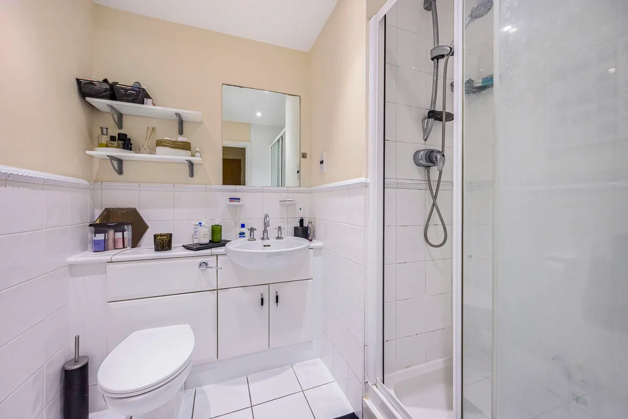 London, E14 5GA, photo 12