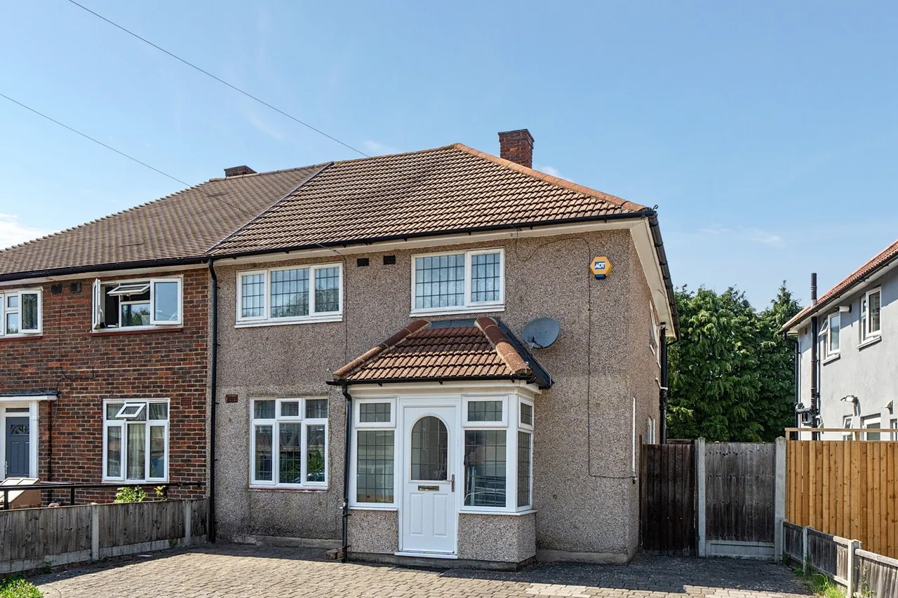 3 bed house for sale — Restons Crescent, SE9