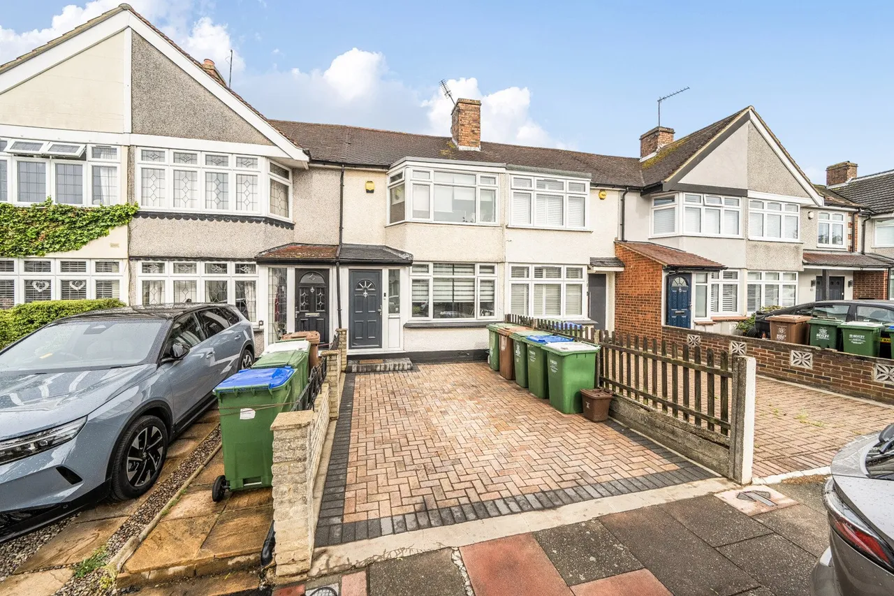 3 bed house for sale — Harcourt Avenue, DA15