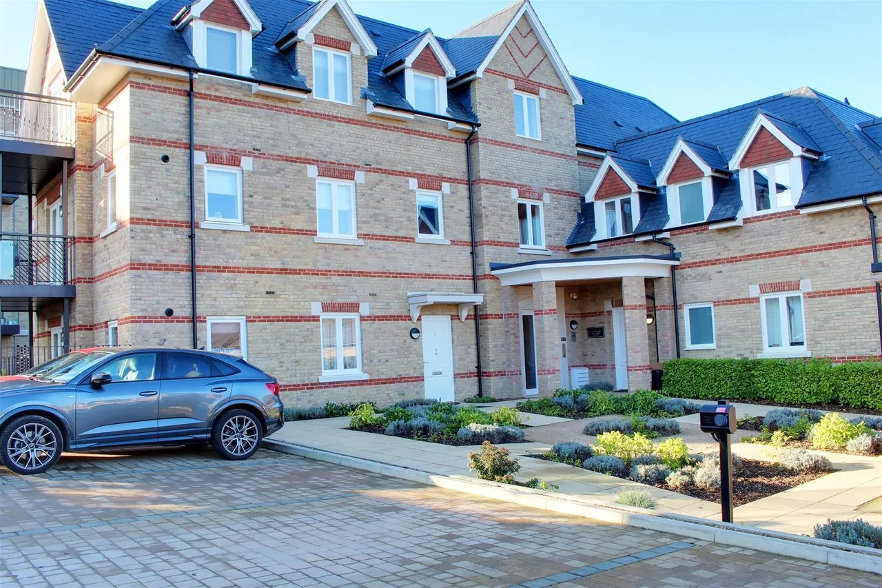 Trent Park 12 Daffodil Crescent, Barnet EN4 0EZ, photo 13