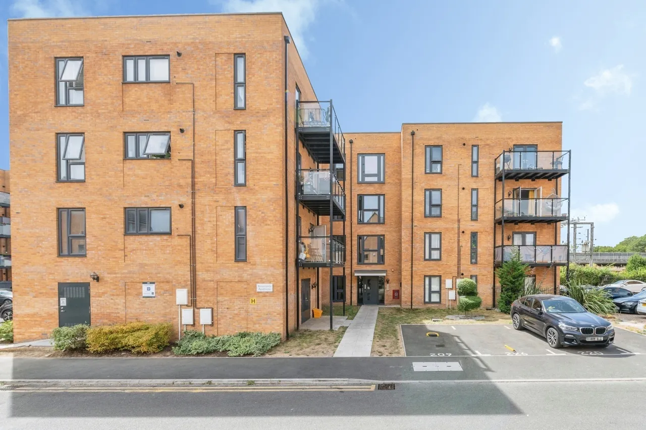 Heriot Road, RAINHAM, Essex, RM13, photo 9