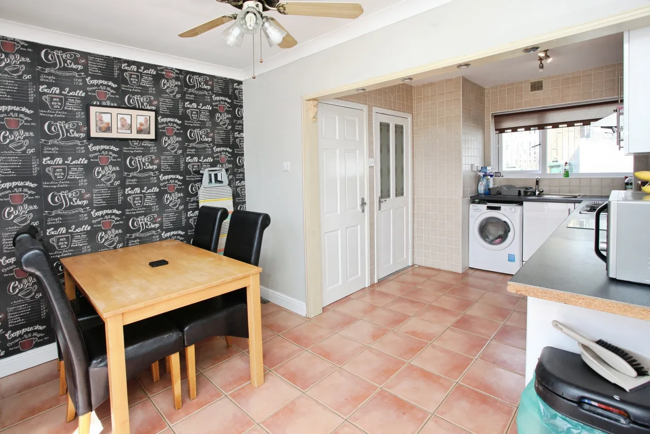 3 bed house for sale — Clyffes, Cwmbran