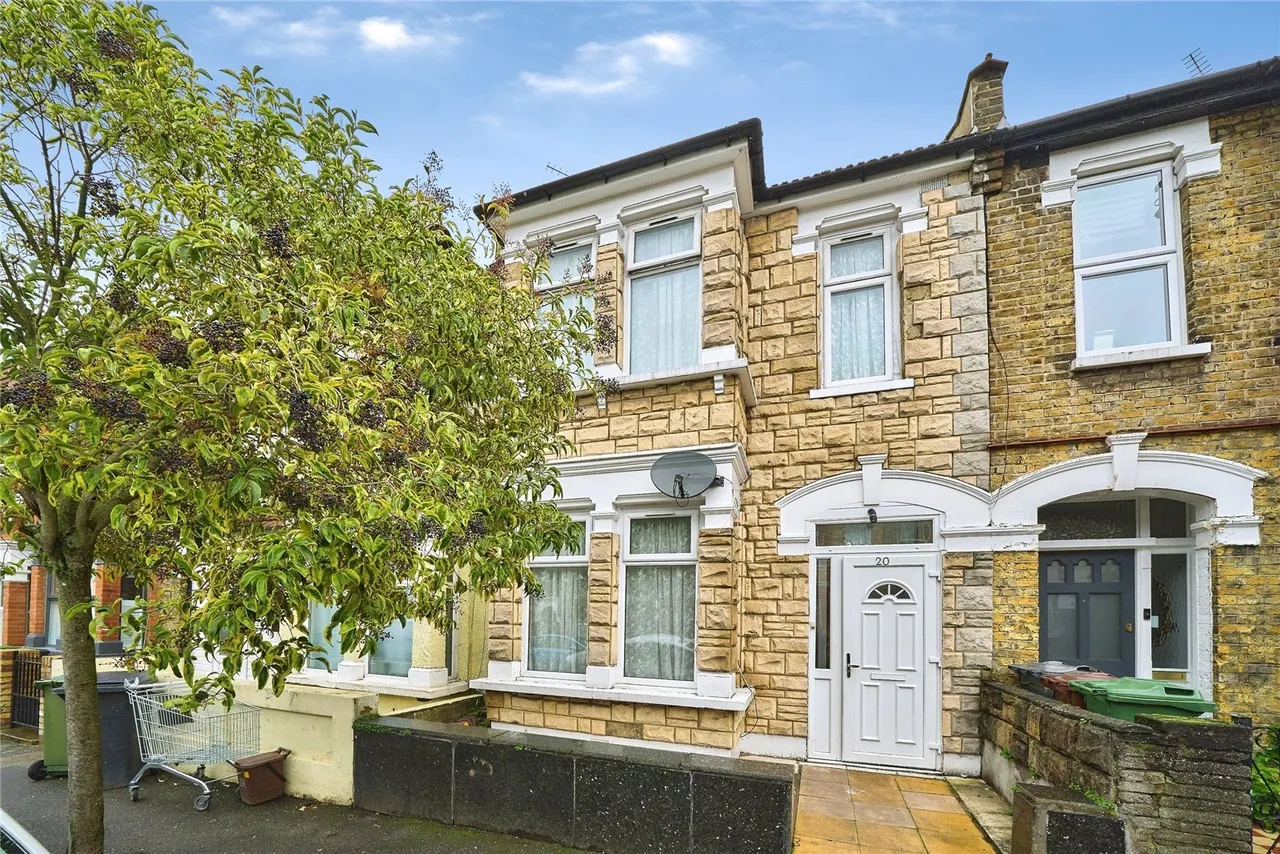 3 bed house for sale — Moyers Road, London, E10