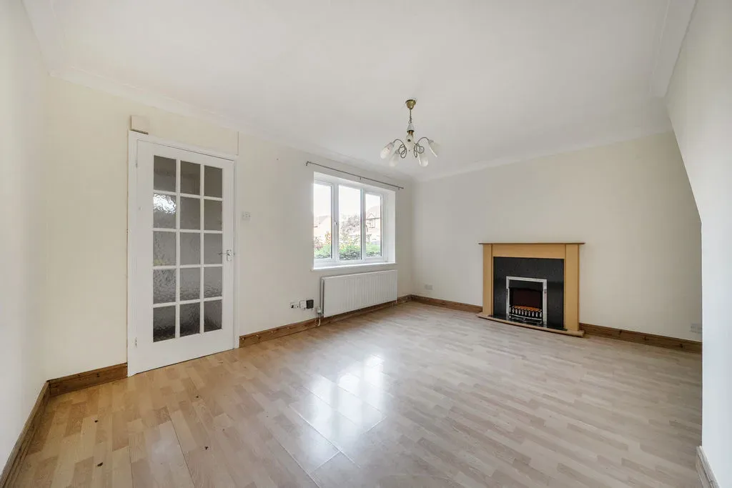 Rillington Gardens, Emerson Valley, Milton Keynes, Buckinghamshire, MK4 2EB, photo 2
