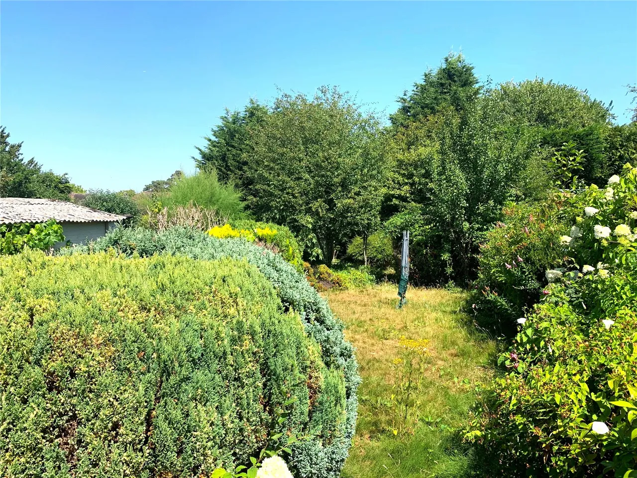 Linden Avenue, East Grinstead, RH19, photo 2