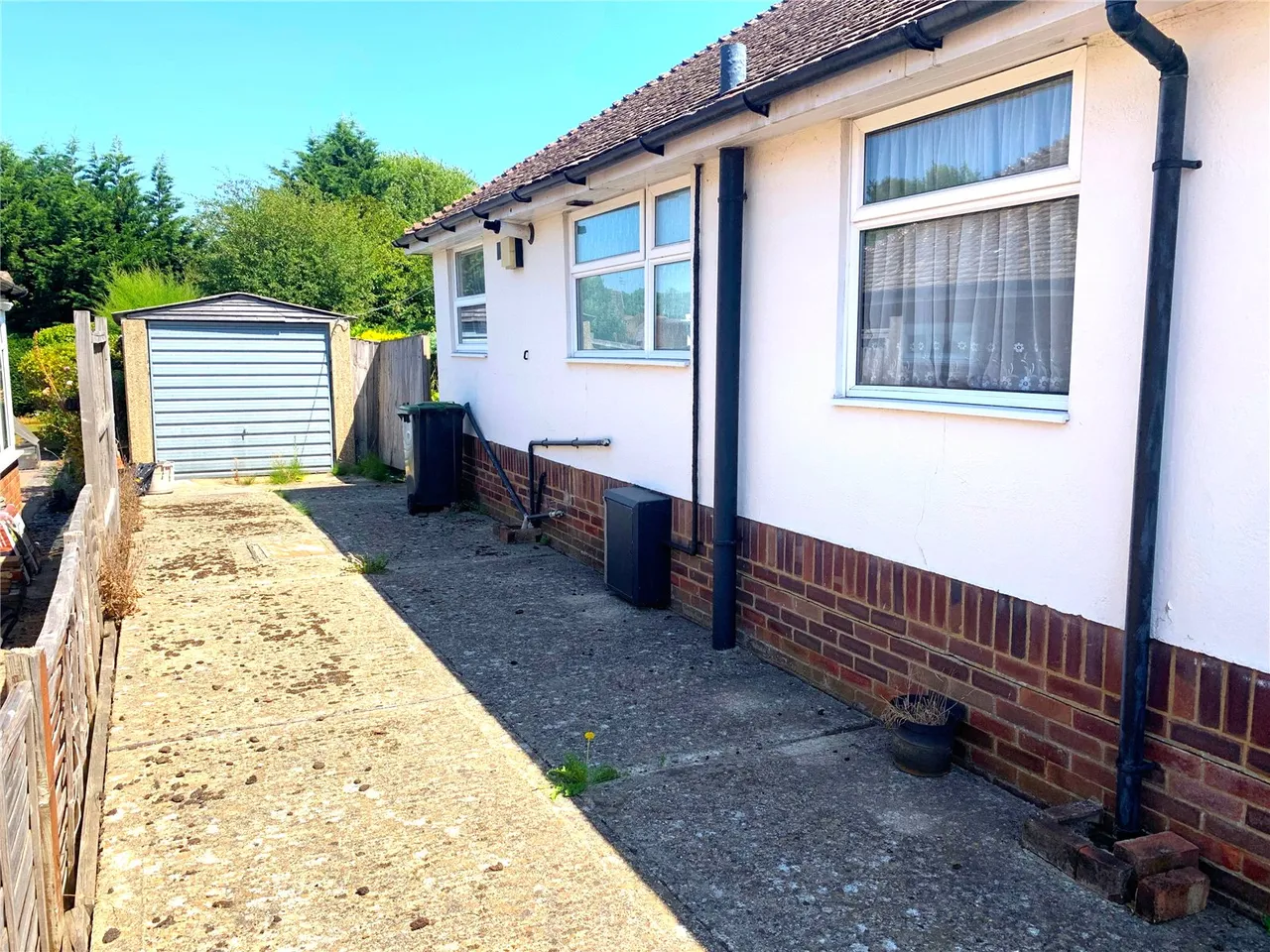 Linden Avenue, East Grinstead, RH19, photo 6