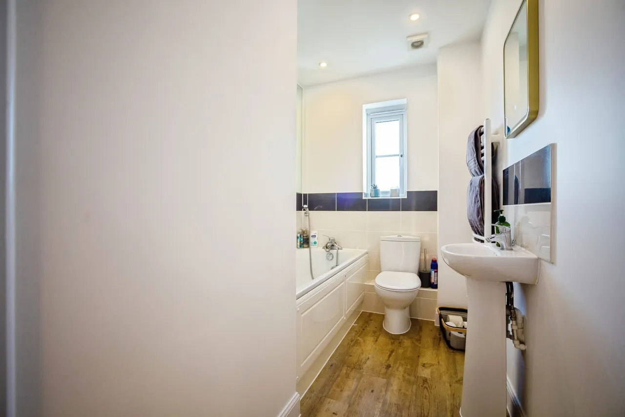 Amber Lane, Kings Hill, West Malling, Kent, ME19, photo 11