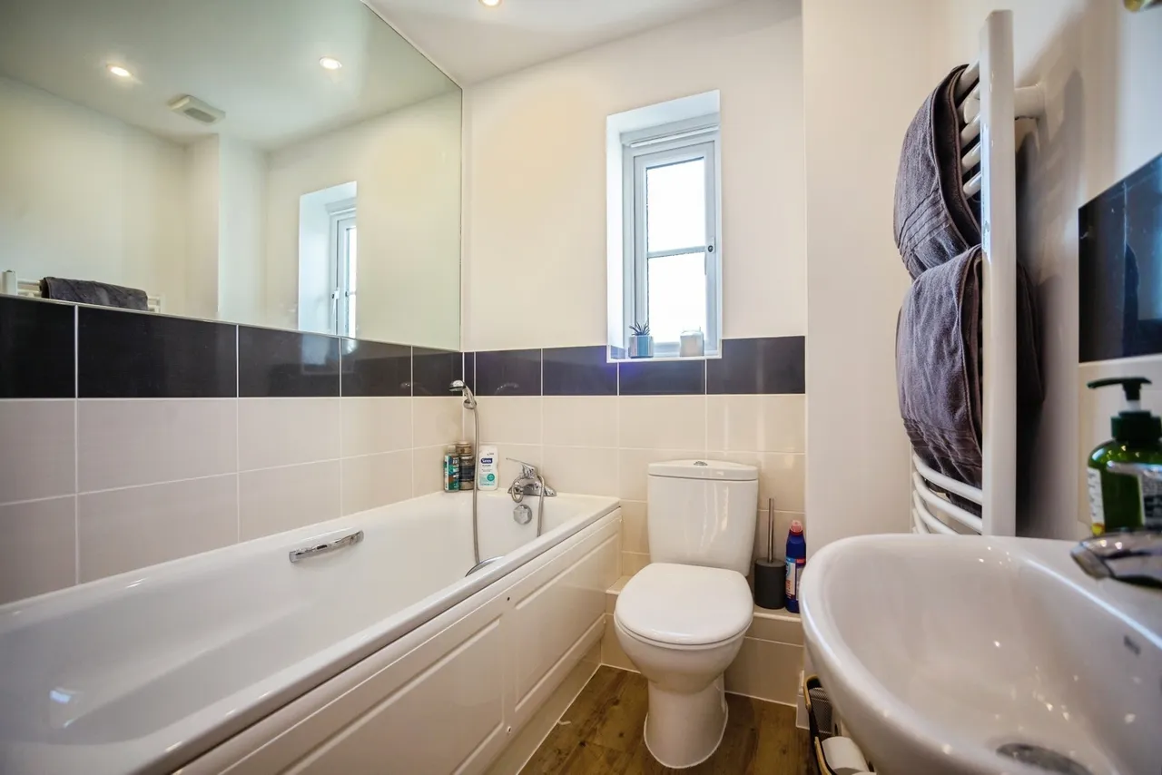 Amber Lane, Kings Hill, West Malling, Kent, ME19, photo 12