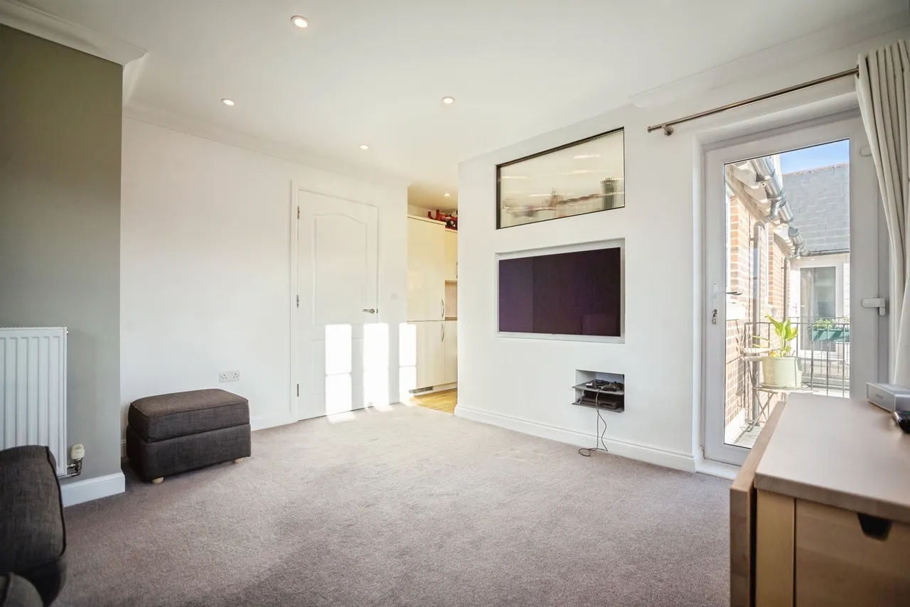 2 bed flat for sale — Amber Lane, Kings Hill, West Malling, Kent, ME19