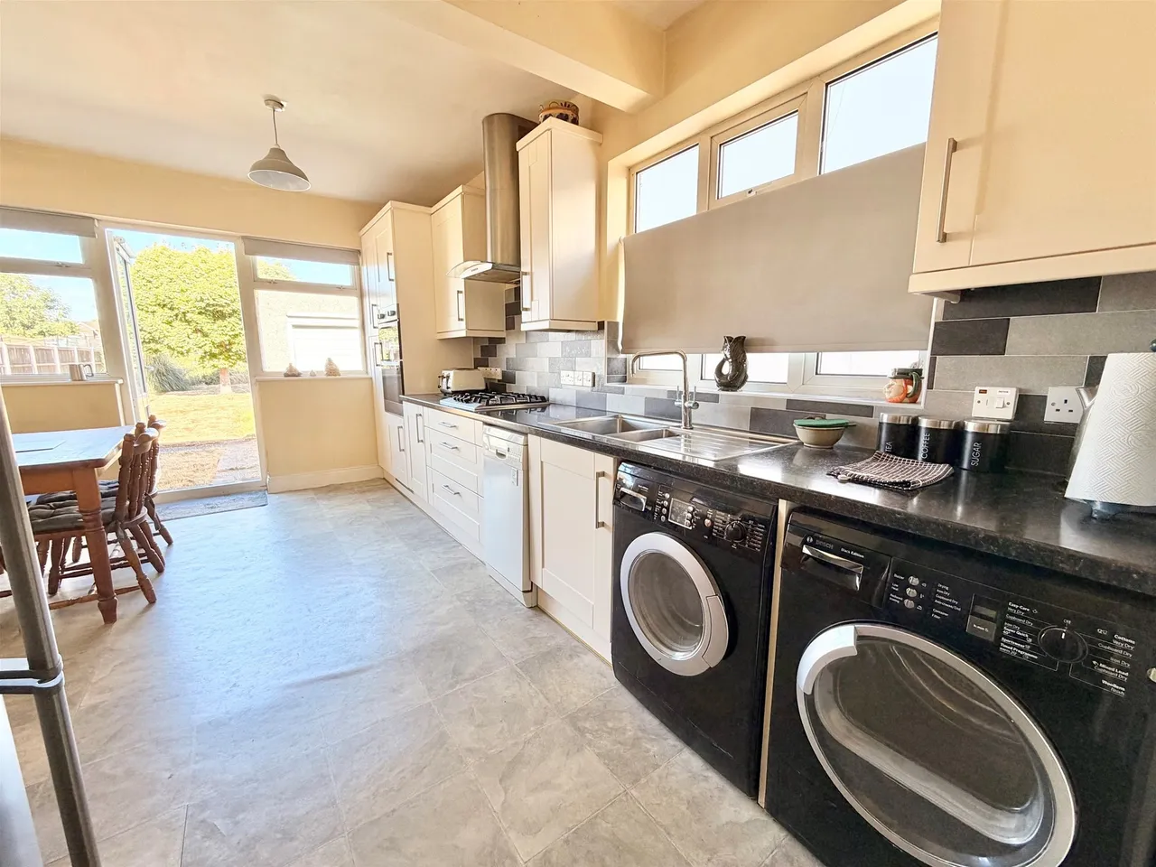 Cranham Gardens, Upminster, Essex RM14 1JW, photo 3