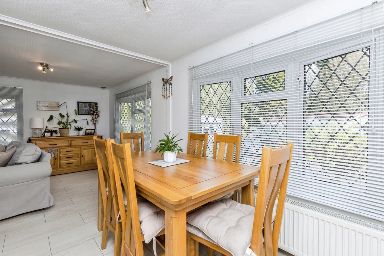 Lark Rise, Turners Hill Park, RH10, photo 9