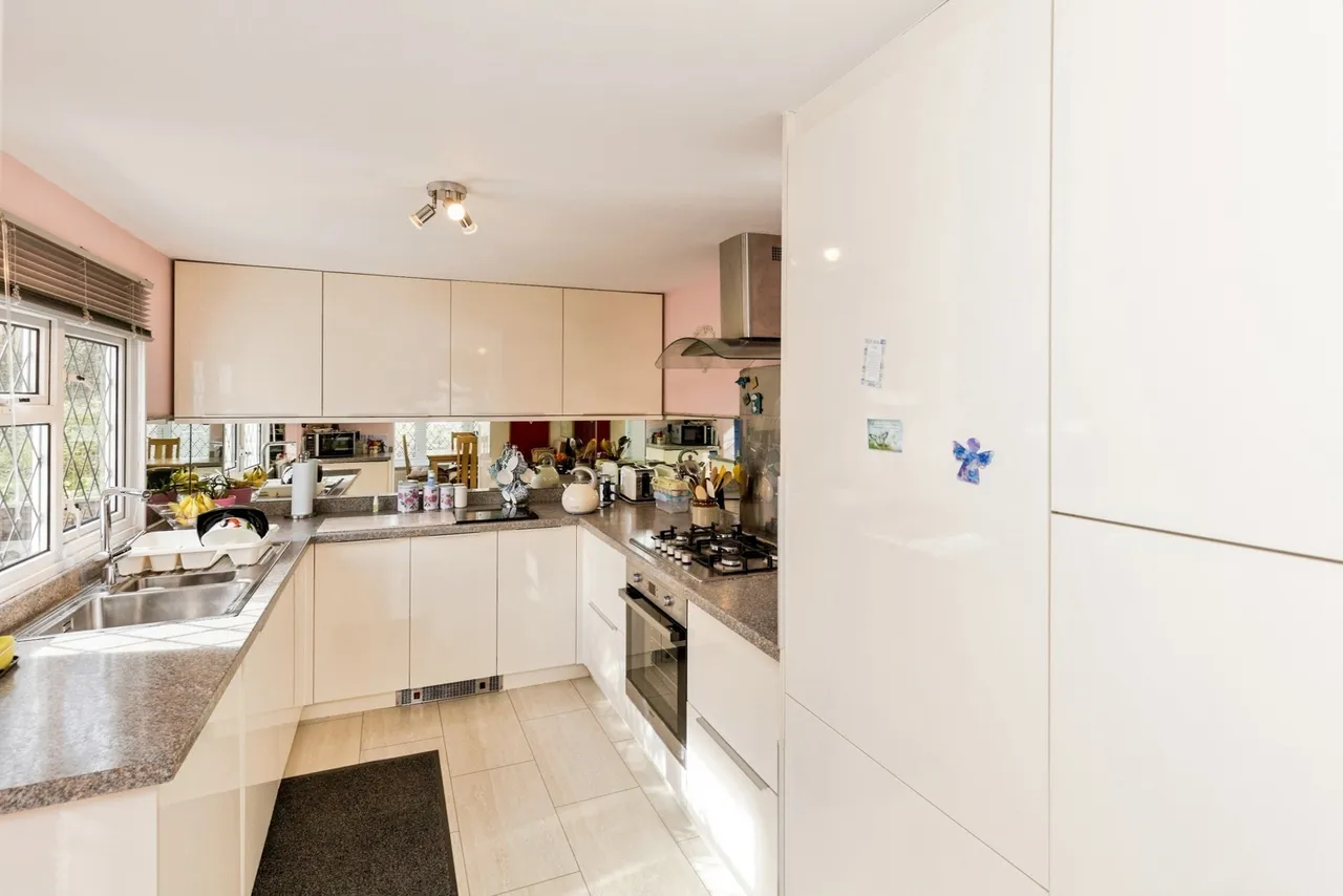 Lark Rise, Turners Hill Park, RH10, photo 5