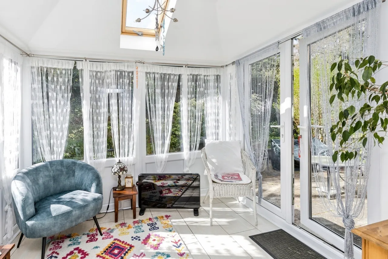 Lark Rise, Turners Hill Park, RH10, photo 3