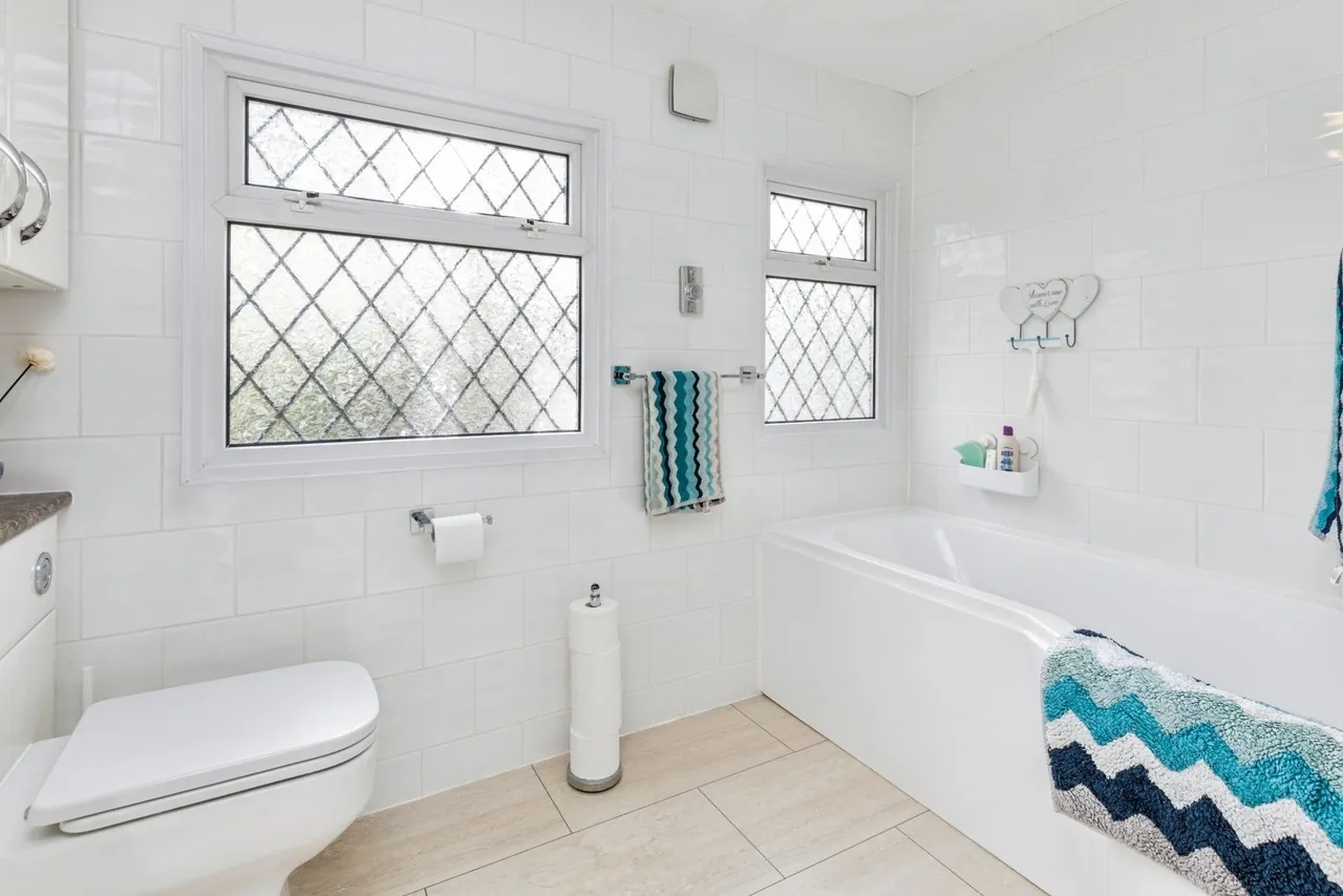 Lark Rise, Turners Hill Park, RH10, photo 13