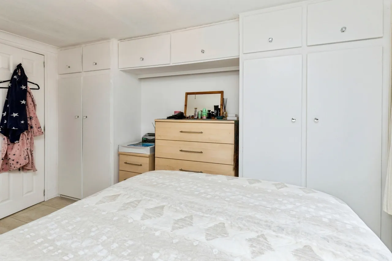 Lark Rise, Turners Hill Park, RH10, photo 16