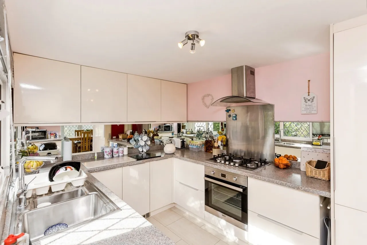 Lark Rise, Turners Hill Park, RH10, photo 2