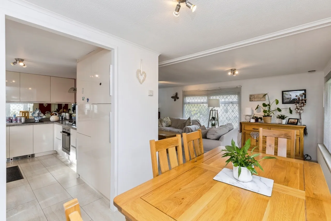 Lark Rise, Turners Hill Park, RH10, photo 4