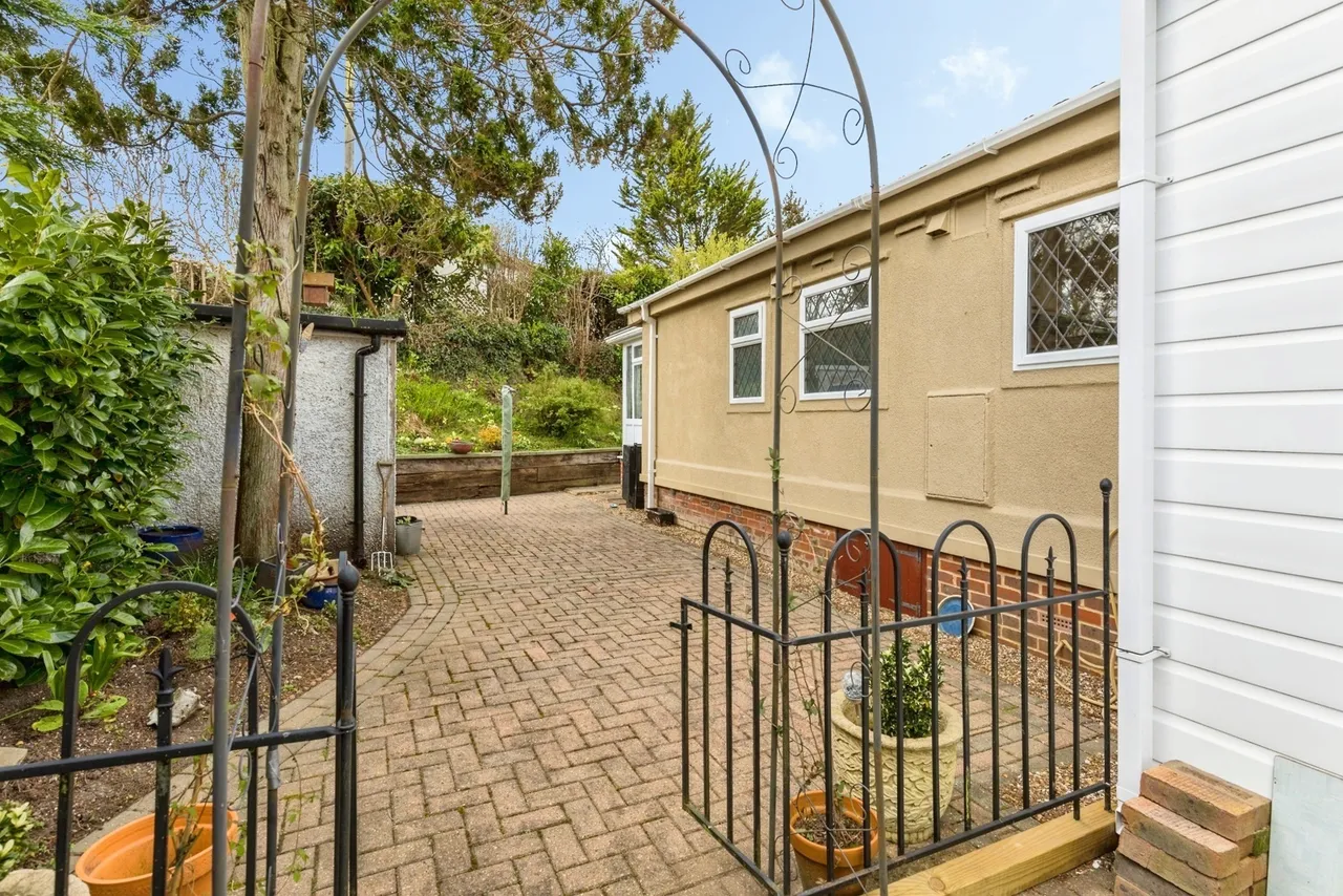 Lark Rise, Turners Hill Park, RH10, photo 15