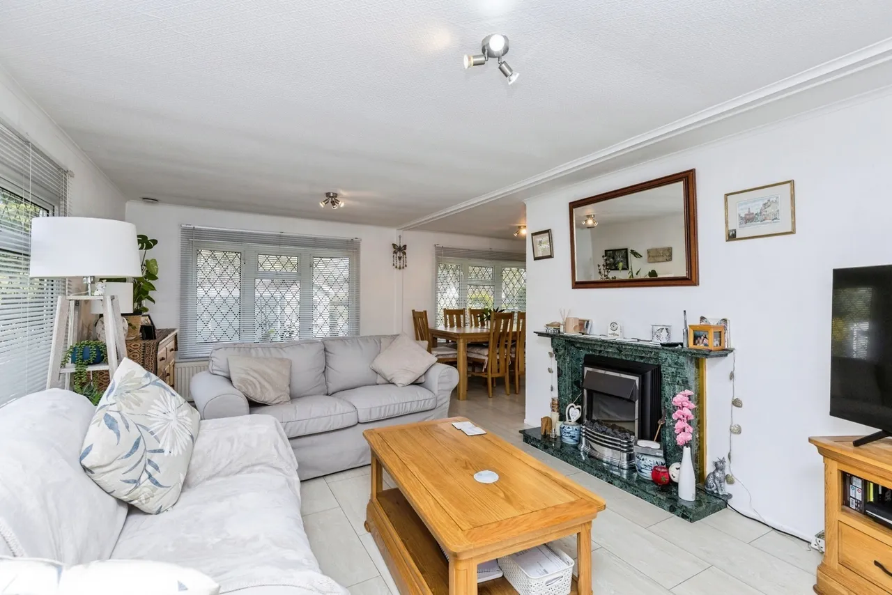 Lark Rise, Turners Hill Park, RH10, photo 7