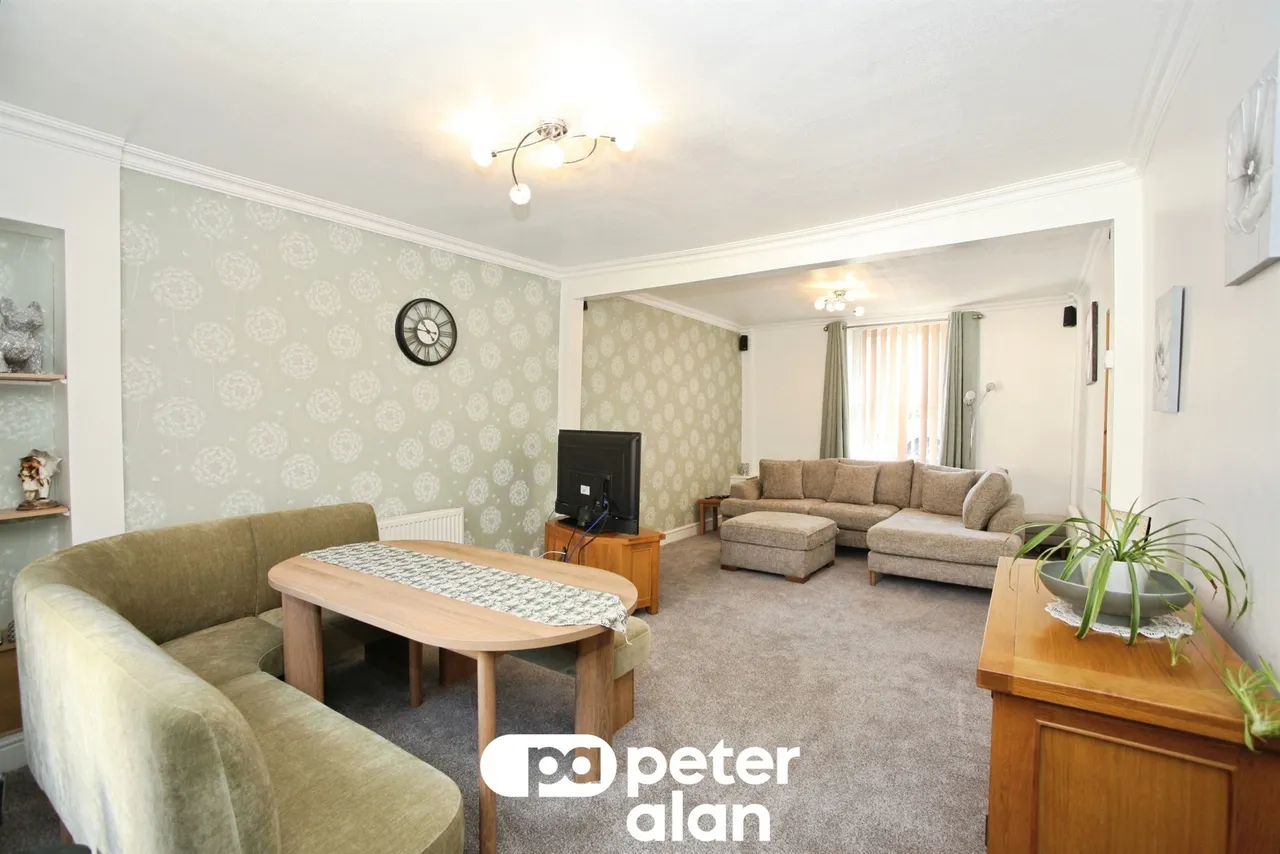 High Street, Newport, NP11, photo 5