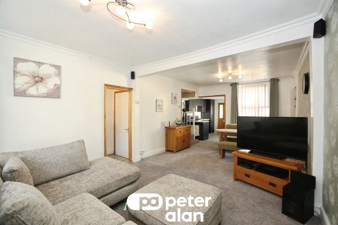 High Street, Newport, NP11, photo 3