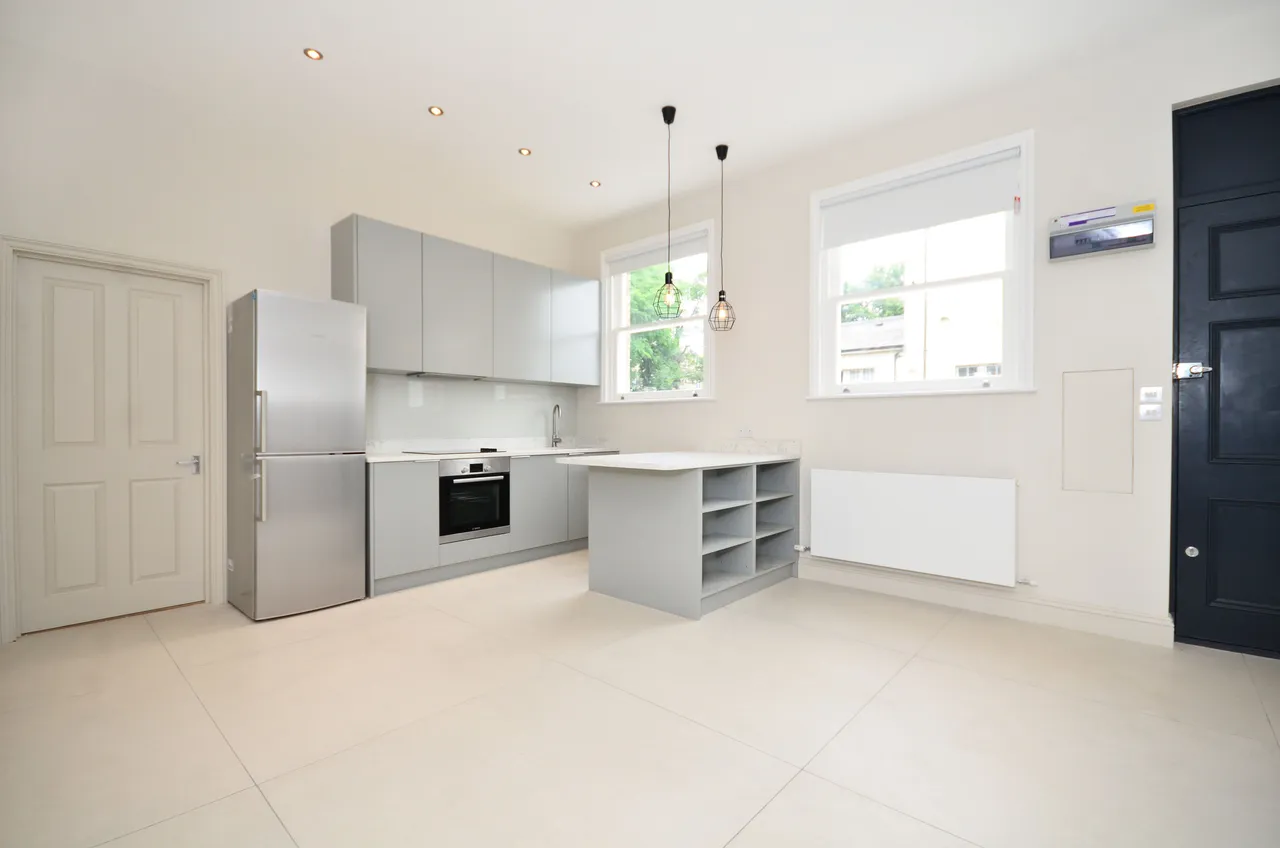 2 bed flat to rent — 322a Brixton Road, London